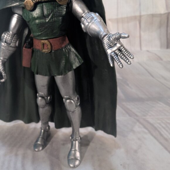 Marvel Select Doctor Doom Action Figure Diamond Select Toys - Picture 4 of 9